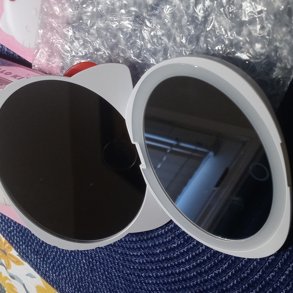 Hello Kitty Compact Mirror x Impressions Vanity Co. - Picture 3 of 6